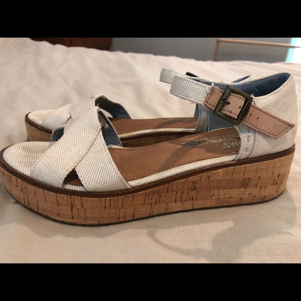 TOMS white sandals sz 6.5